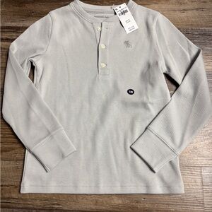 NWT Abercrombie Kids Waffle Knit Henley Shirt Boys 7/8 Gray Long Sleeve